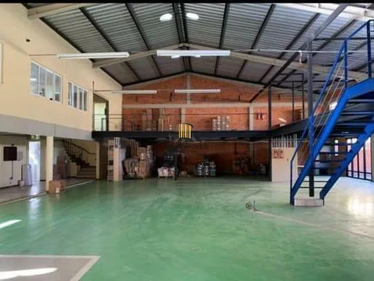 Pavilhão/Depósito , em estrutura montada com mezanino montado com escritório, cozinha,
