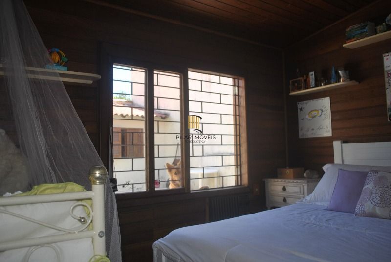 Casa para Venda - 250m², 3 dormitórios, 4 vagas - Serraria