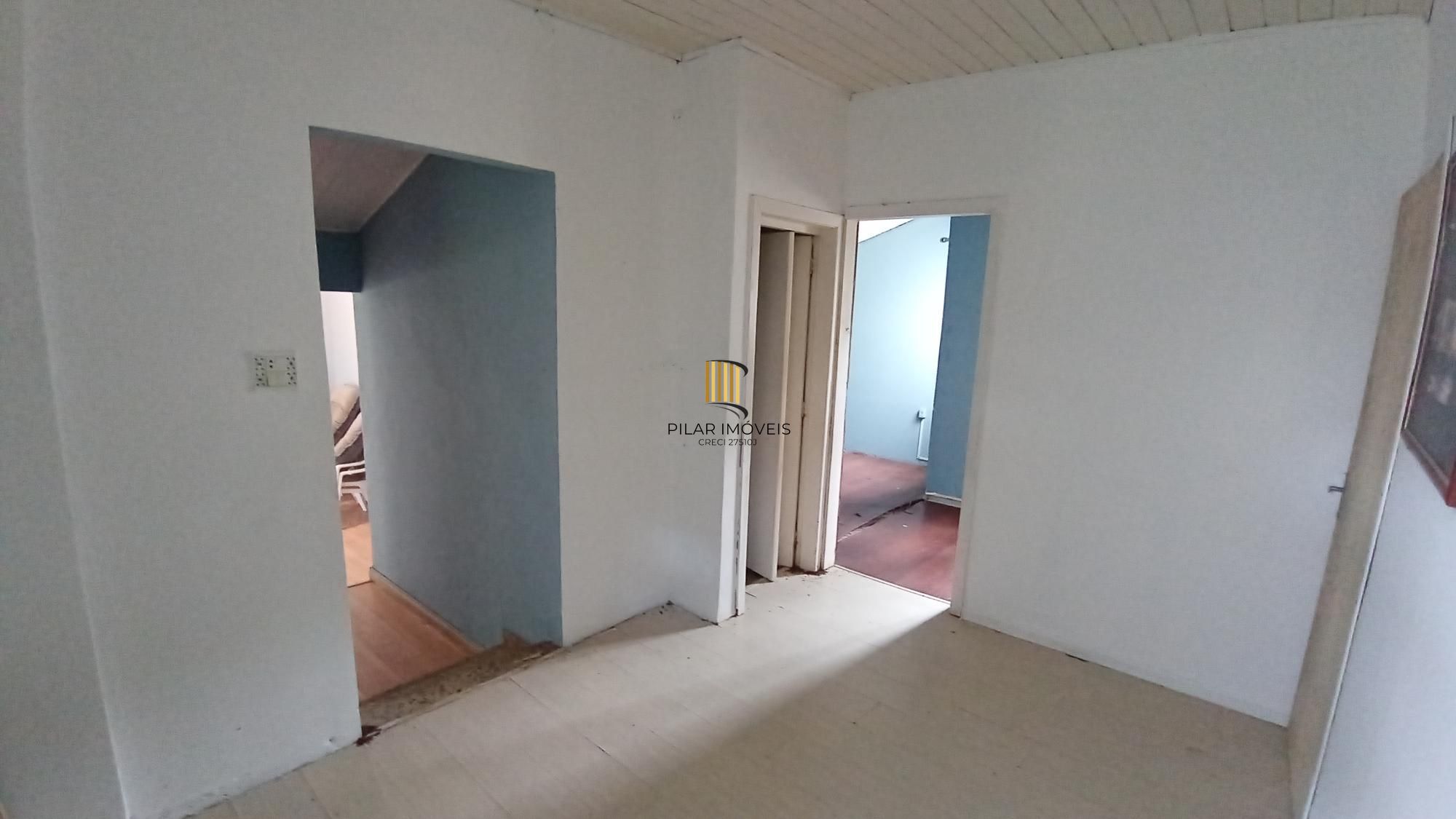 Sossego e natureza em Porto Alegre: 3 quartos, piscina e quase 2000m² de área