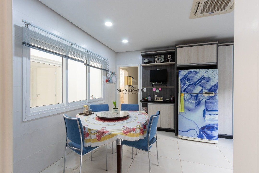 Casa para Venda - 377m², 4 dormitórios, sendo 3 suites, 3 vagas - Guarujá