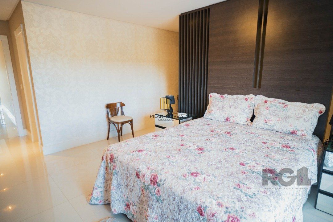 Oportunidade Única! Casa em Condomínio à Beira do Lago com 4 Suítes, sendo uma Térrea e uma Suíte Master Espetacular!