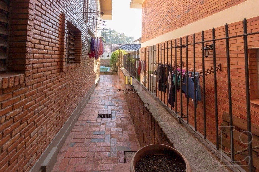 Casa para Venda - 349m², 4 dormitórios, sendo 1 suites, 3 vagas - Tristeza
