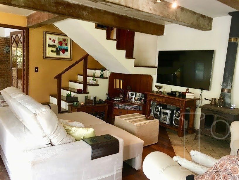 Casa para Venda - 570m², 3 dormitórios, sendo 1 suites, 2 vagas - Hípica
