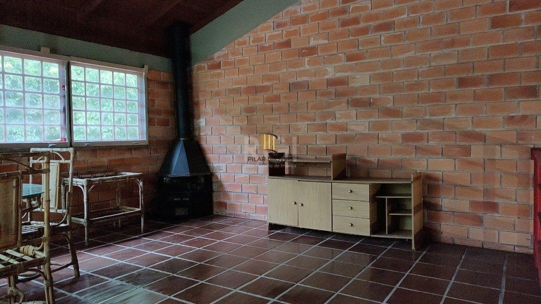 Sito à venda no Lami, com casa com quartos, 1 banheiro e piscina