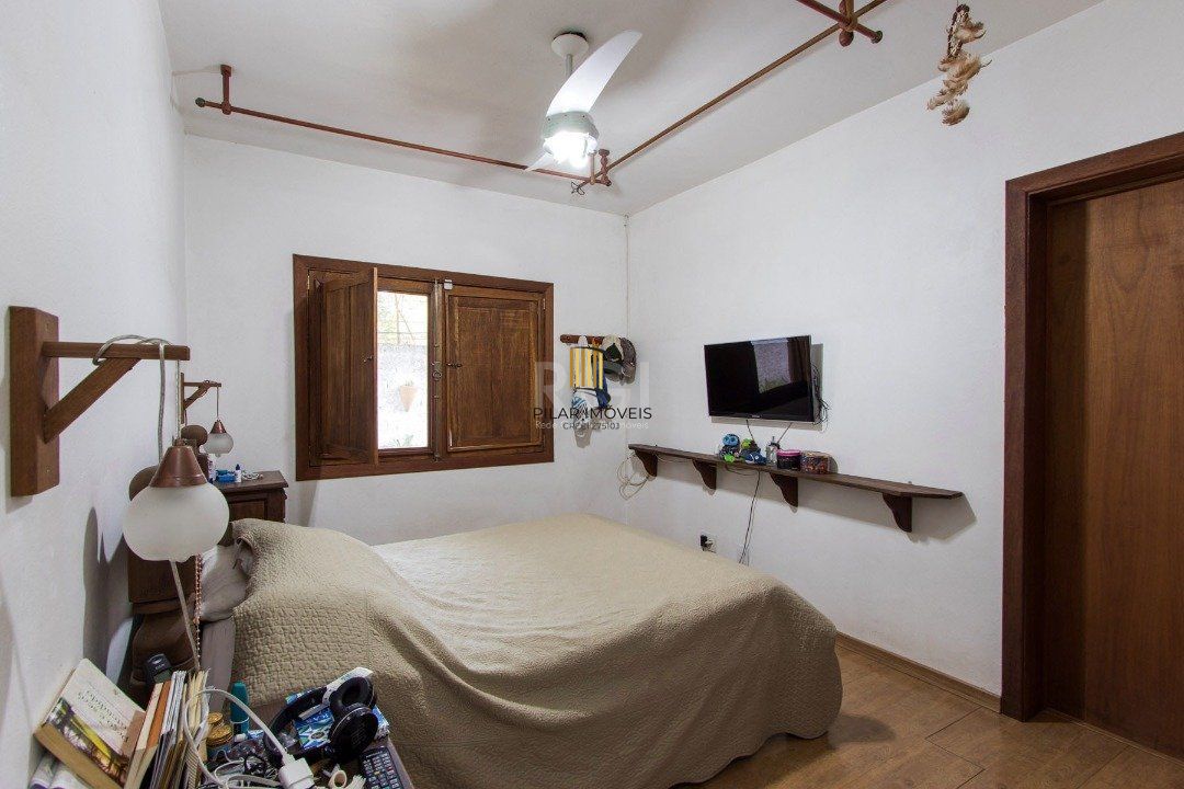 Casa para Venda - 250m², 3 dormitórios, sendo 2 suites, 3 vagas - Ponta Grossa