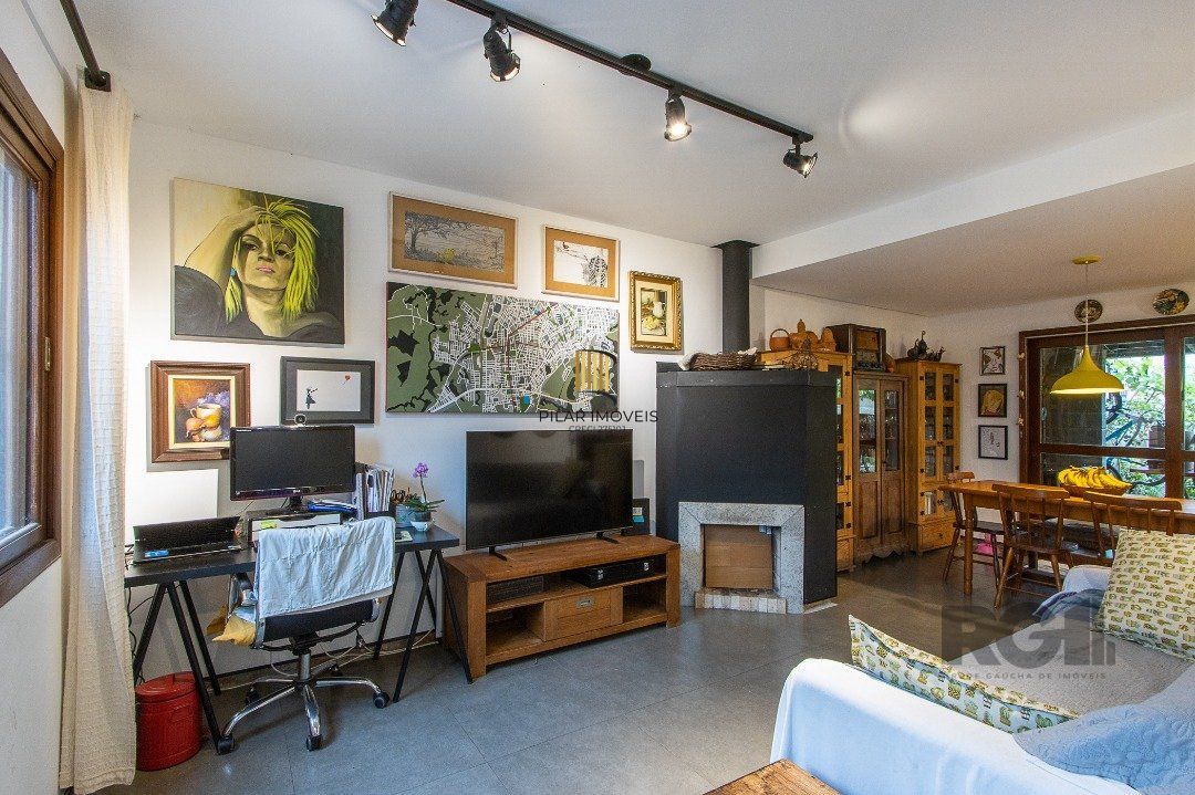 Casa 3 dormitórios no bairro Hípica