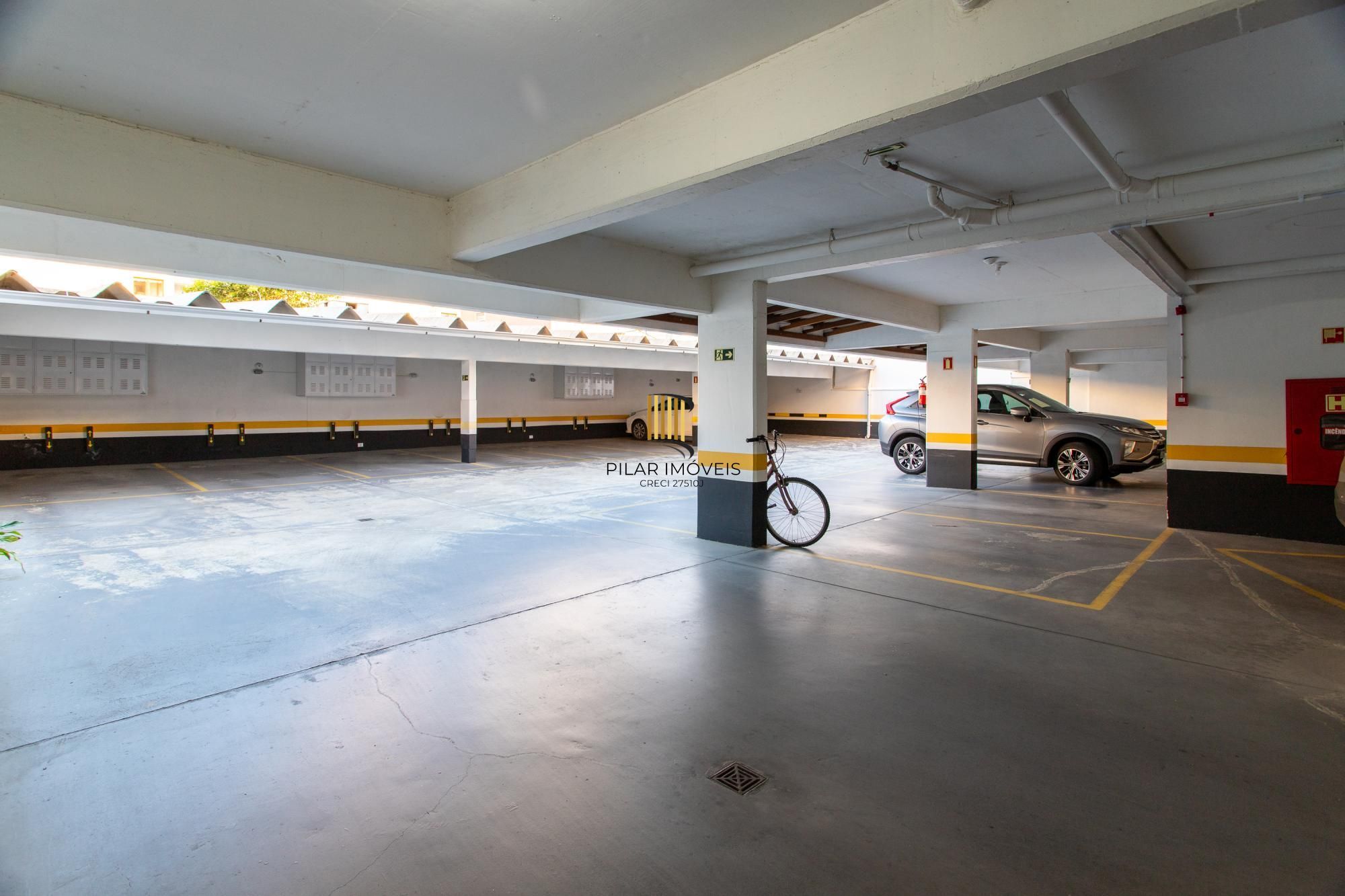 Excelente apartamento de 3 quartos, 1 suíte e 2 vagas de garagem cobertas.