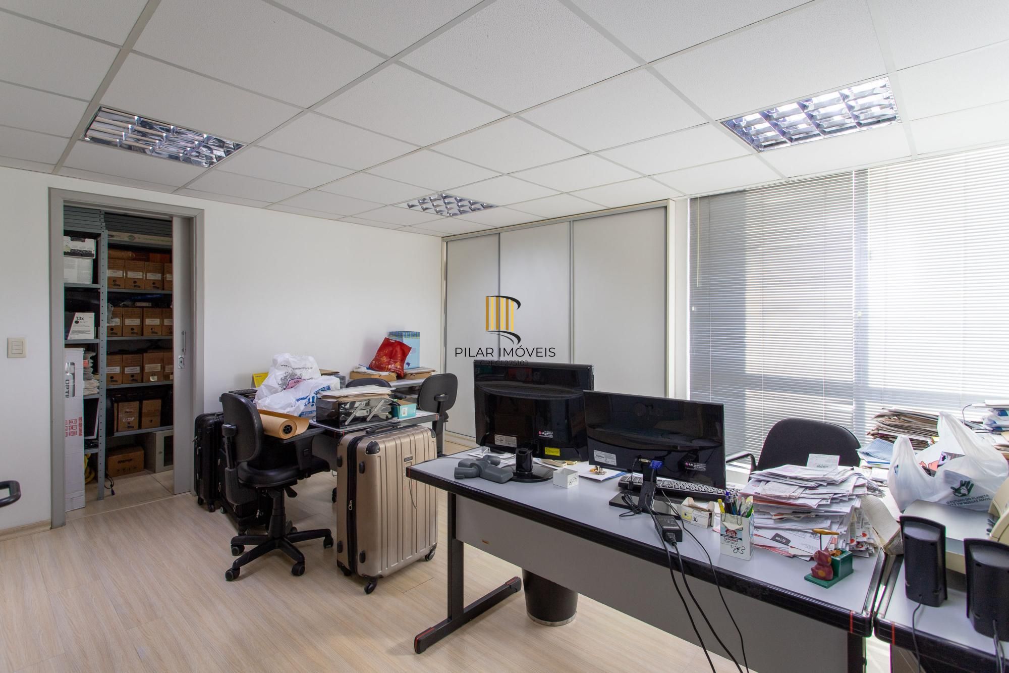 Andar inteiro mobiliado com 215 m² para até 60 pessoas