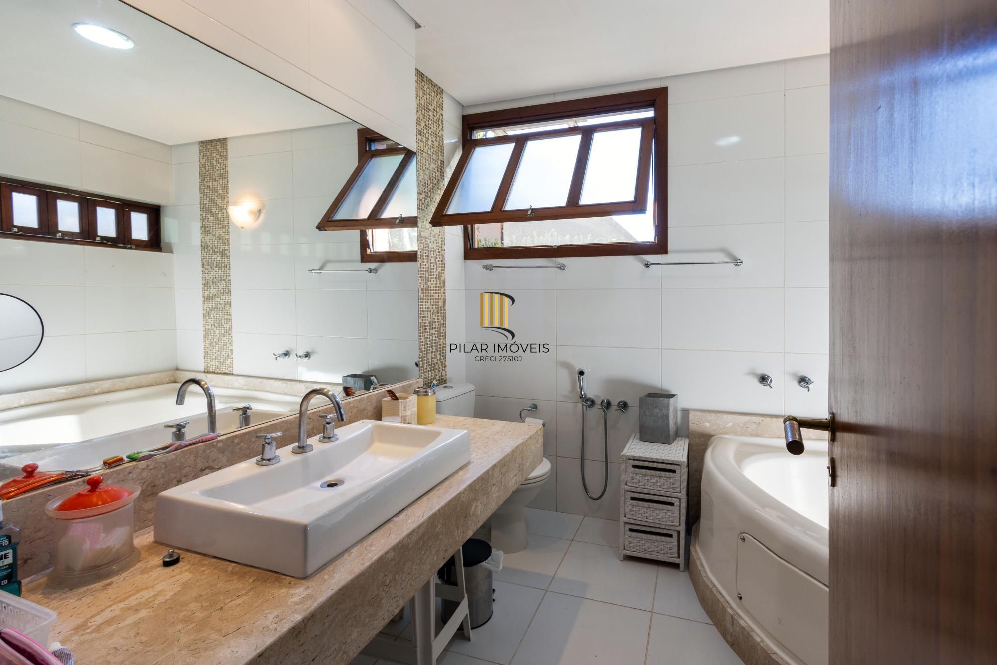 Casa de Condomínio 4 dormitórios no bairro Cavalhada