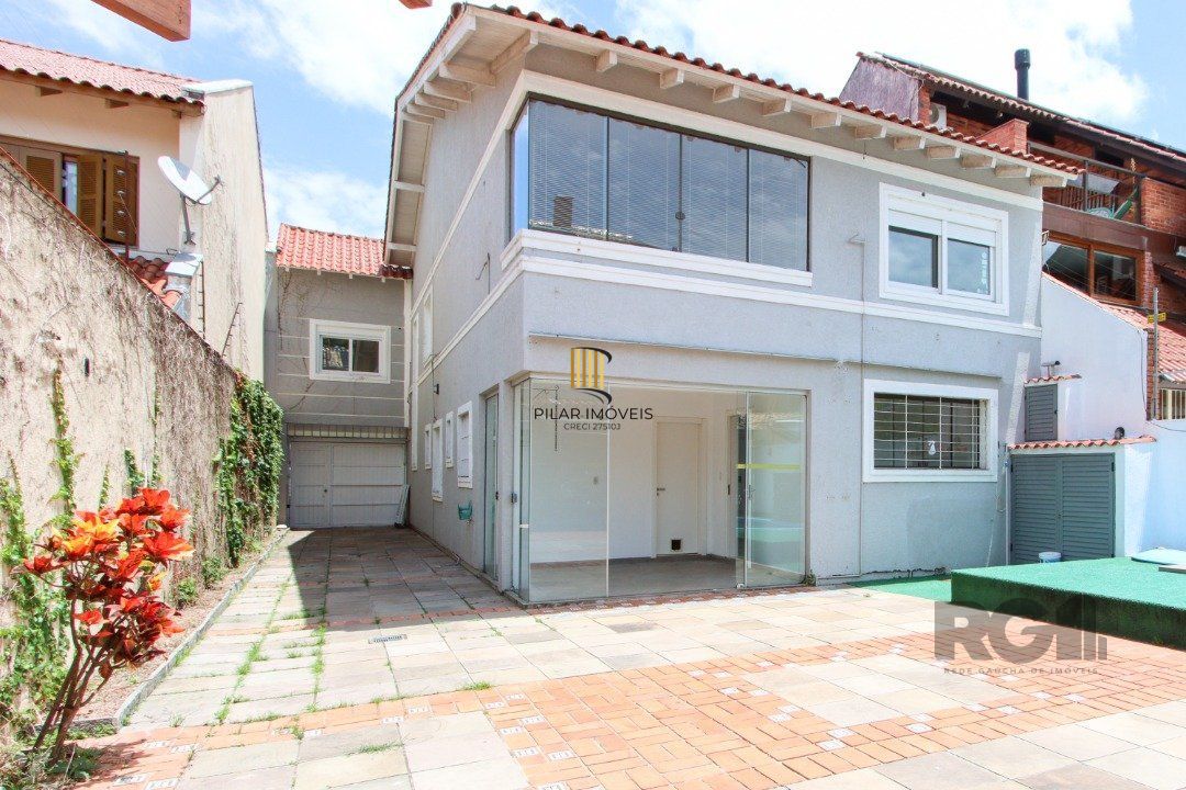 Casa com 4 quartos, com 347,57 m 2 privativos