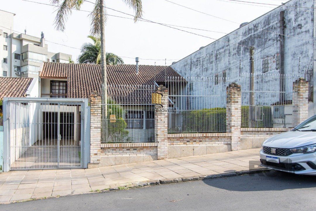 Casa 3 dormitórios no bairro Camaquã