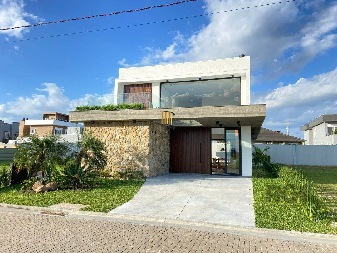 Sobrado Novo em Condomínio Fechado com 4 suítes e 238m² privativos