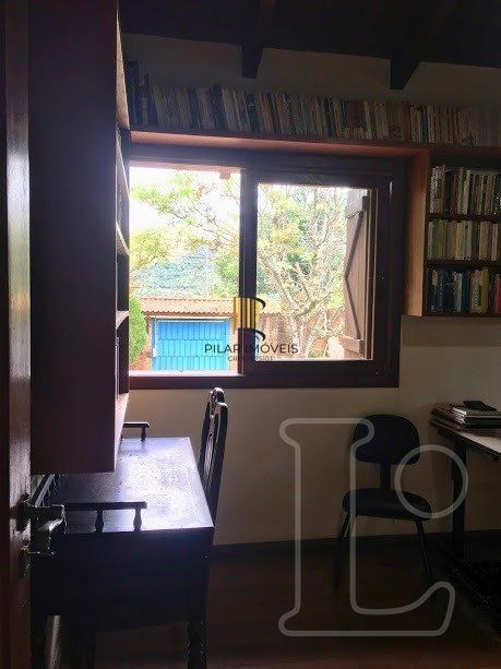 Casa para Venda - 570m², 3 dormitórios, sendo 1 suites, 2 vagas - Hípica