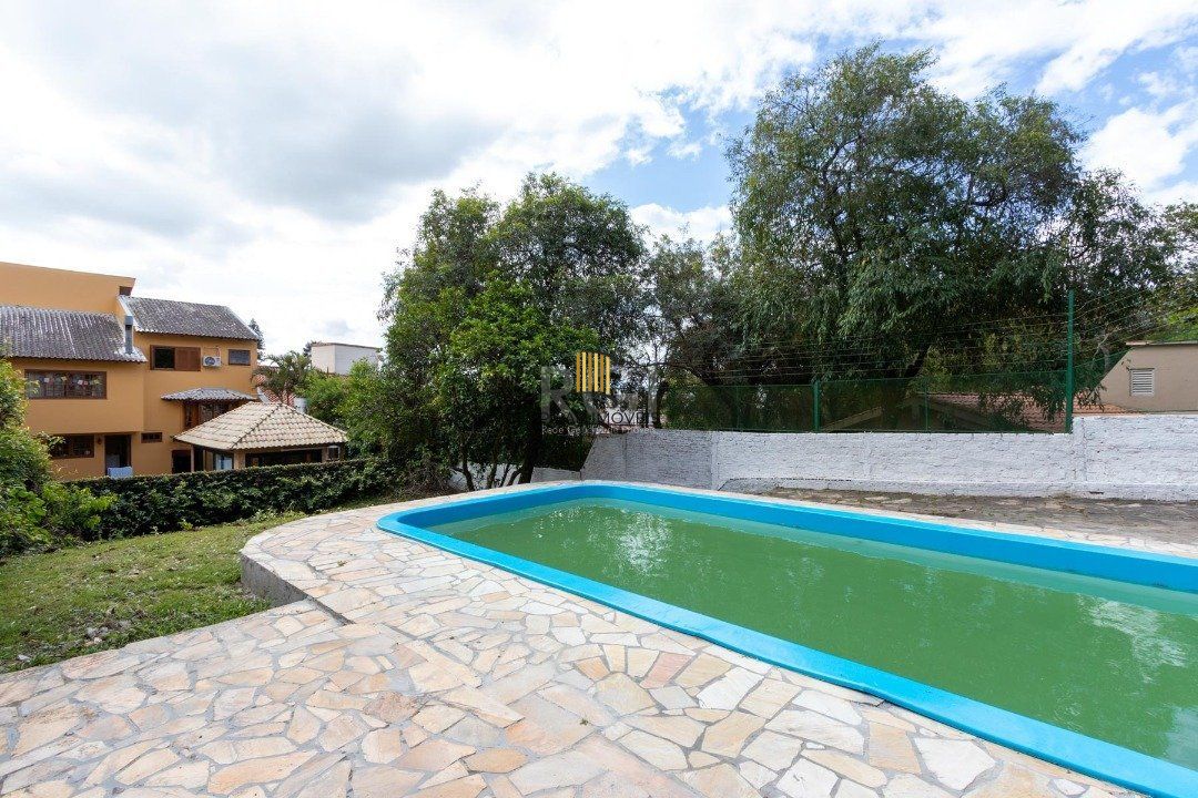 Casa para Venda - 454.7m², 5 dormitórios, sendo 1 suites, 8 vagas - Teresópolis