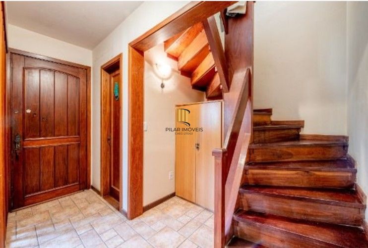 Casa 3 dormitórios, 1 suíte, 2 vagas - Bairro Camaquã