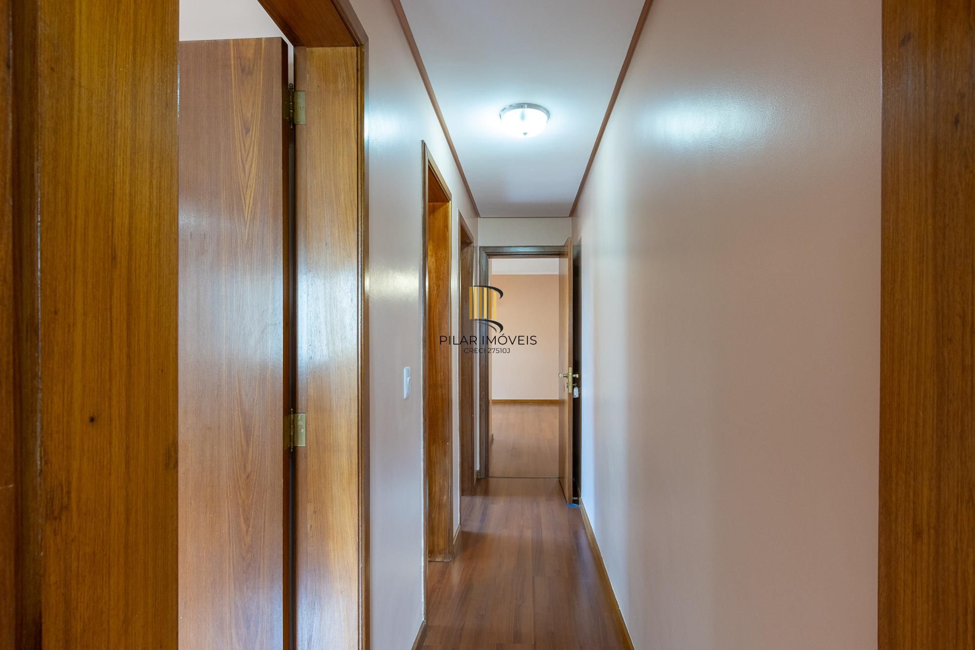 Apartamento 3 quartos, 1 suite, dependência, sacada com churrasqueira, 2 vagas - Bairro Menino Deus