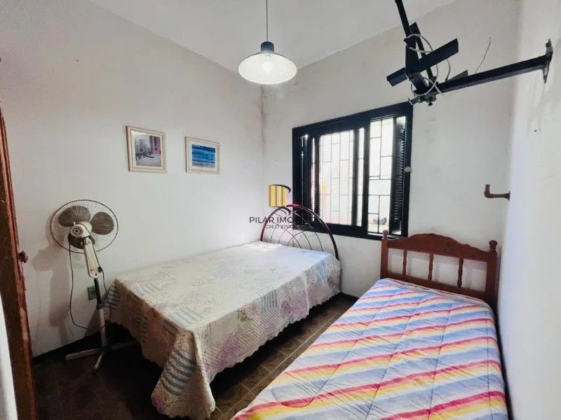Casa 7 dormitórios no bairro Litoral
