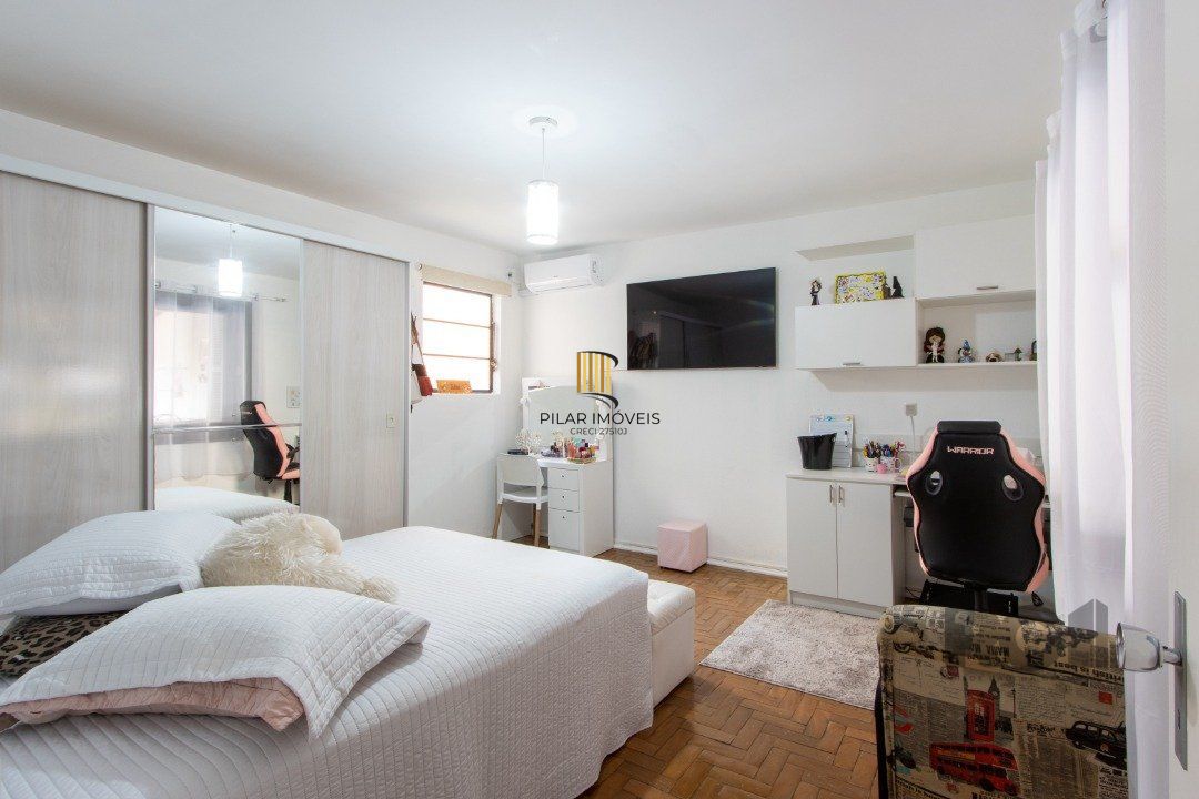 Casa 7 dormitórios no bairro Camaquã