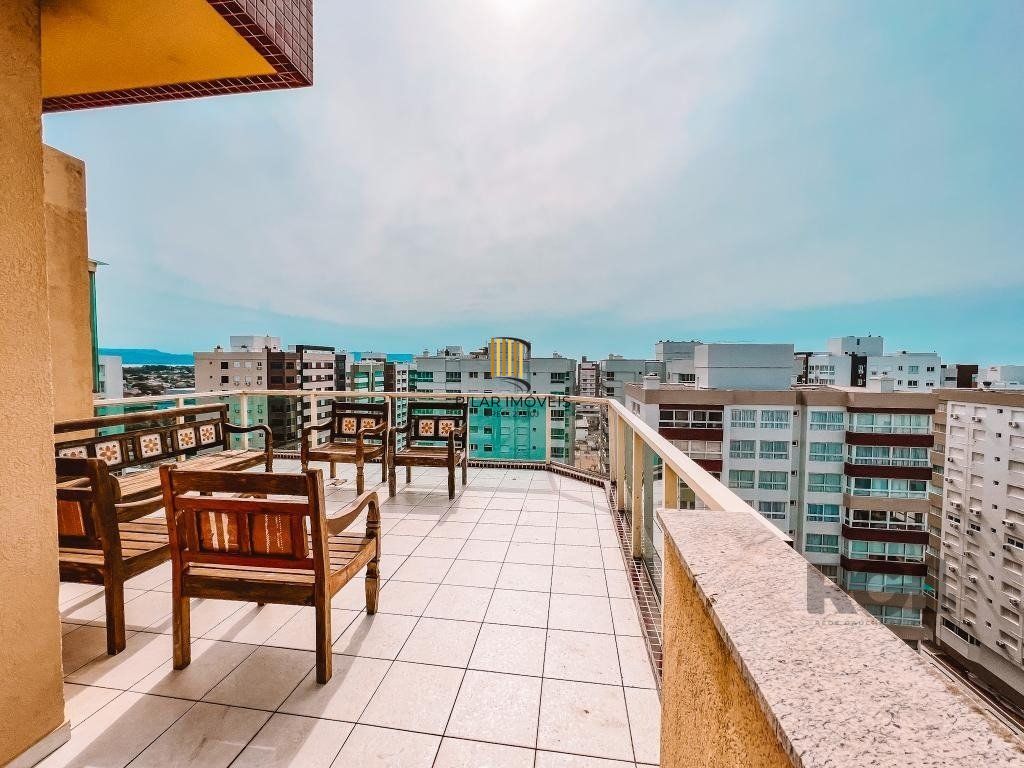 Magnífica Cobertura com vista eterna para o mar