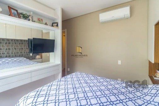 Casa impecável e mobiliada, com 3 niveis, possui 3 dormitórios sendo 1 suíte, 4 banheiros