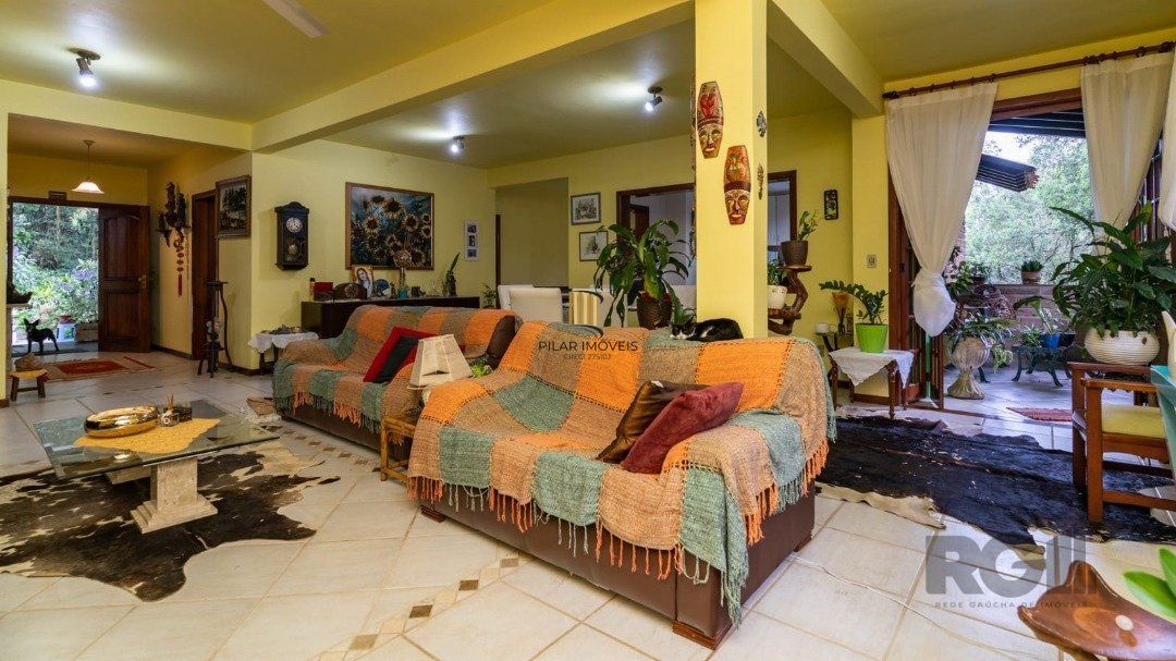 Casa 6 dormitórios no bairro Cascata