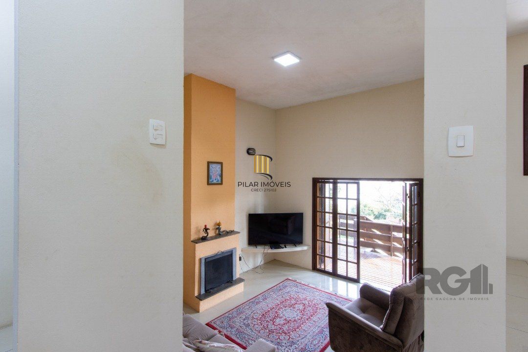 Casa para Venda - 220m², 3 dormitórios, sendo 2 suites, 5 vagas - Espirito Santo