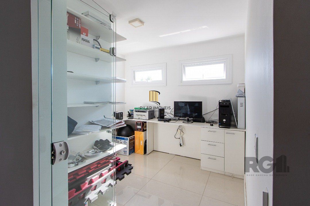 Casa 4 dormitórios no bairro Nonoai