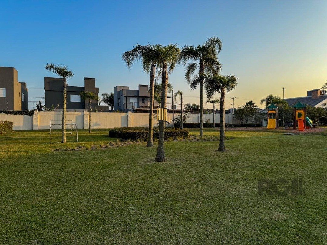 Excepcional sobrado 5 dormitórios com 5 suítes, totalmente mobiliado e ricamente decorado a beira lago em Xangrilá, no Condomínio Enseada.