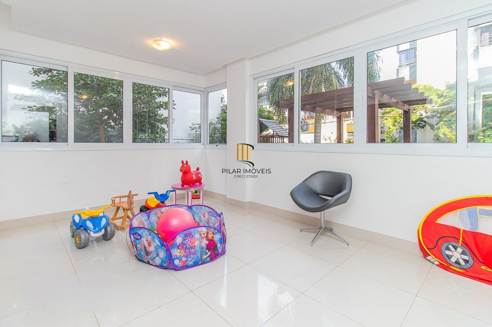 Apartamento de 3 dormitorios 1 suite e 2 vagas no Petrópolis