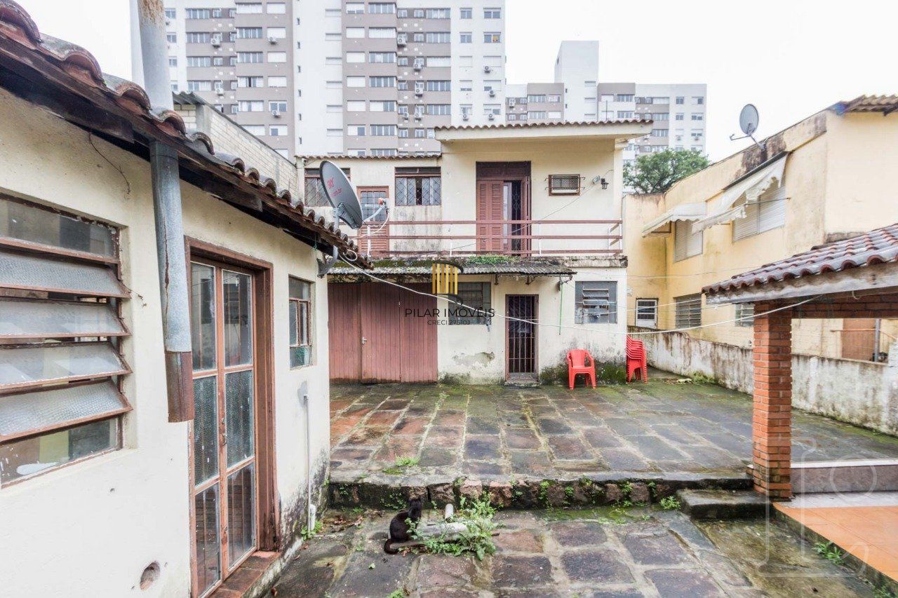Casa para Venda - 150m², 4 dormitórios, sendo 1 suites, 5 vagas - Teresópolis