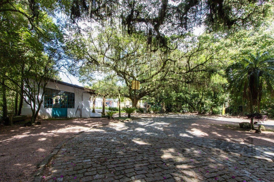 Casa 7 dormitórios no bairro Pedra Redonda