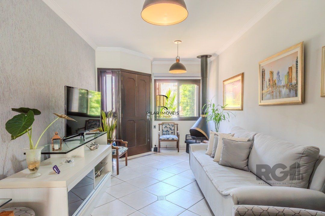 Casa 3 dormitórios no bairro Hípica