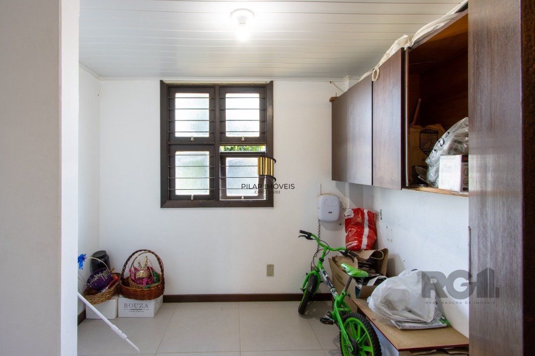 Casa 5 dormitórios no bairro Teresópolis