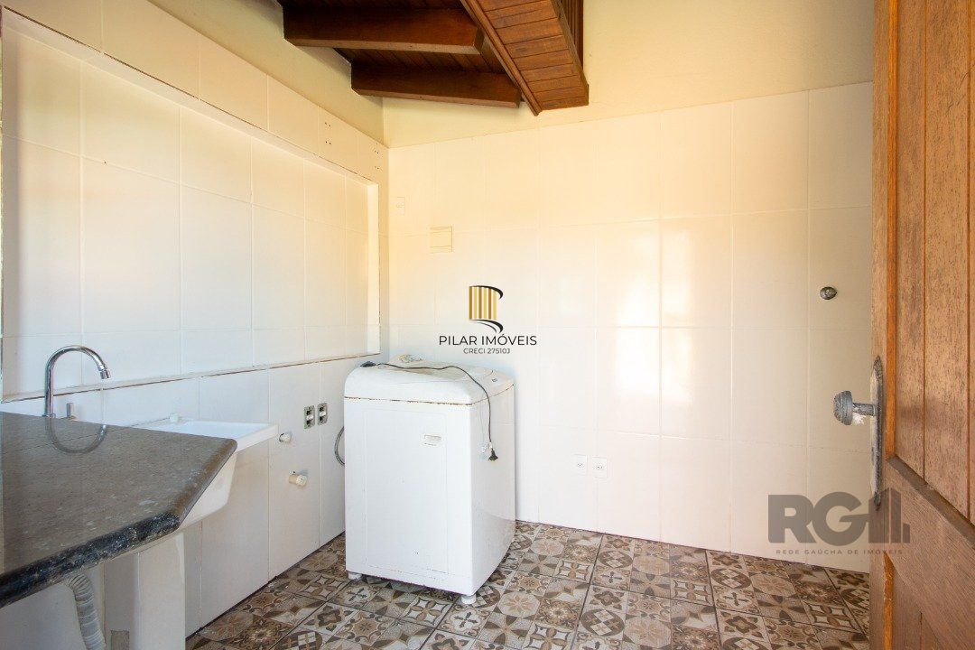 Casa 5 dormitórios no bairro Nonoai