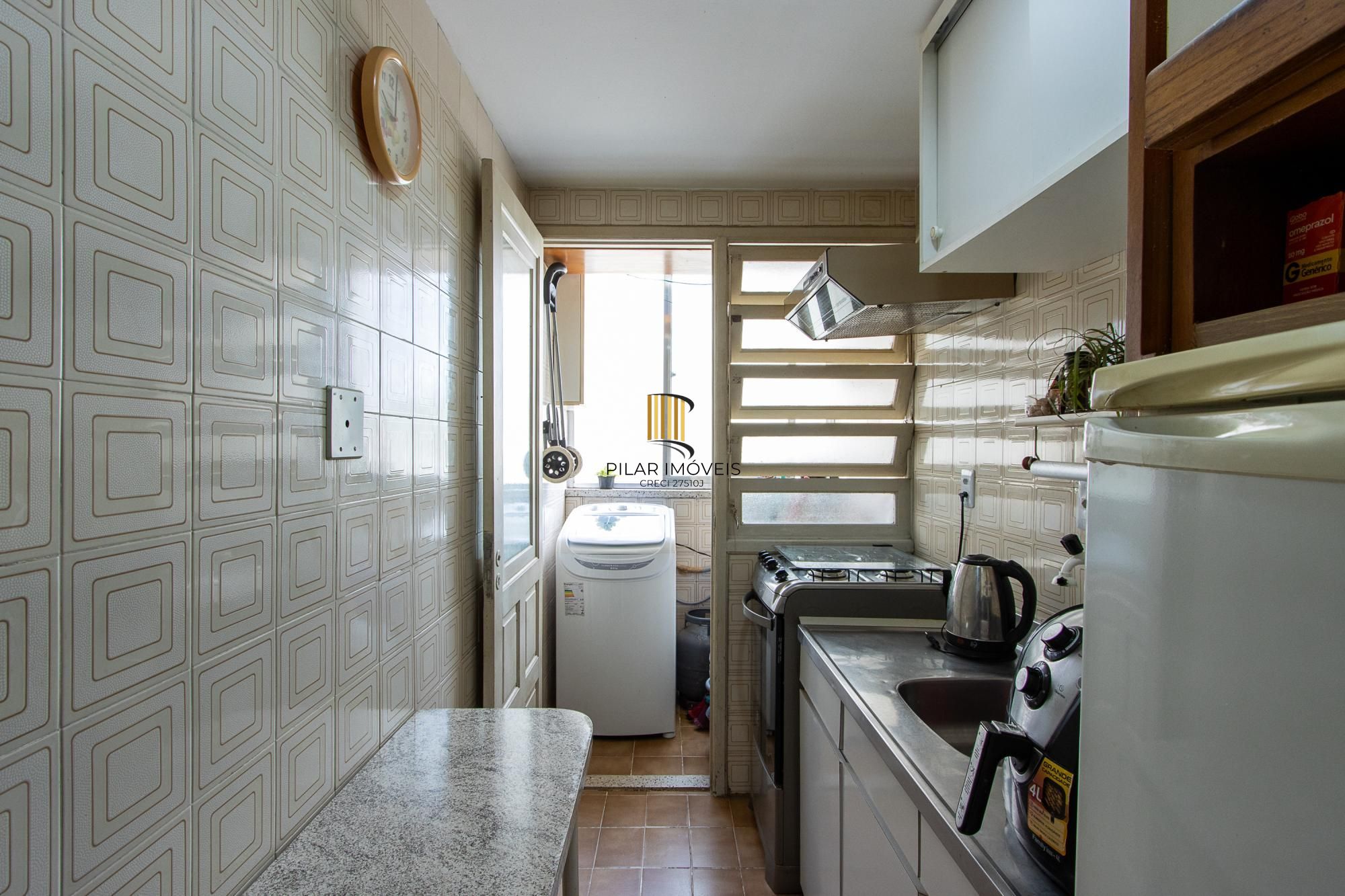 Apartamento com 1 quarto com vaga coberta e escriturada no bairro Cristal.