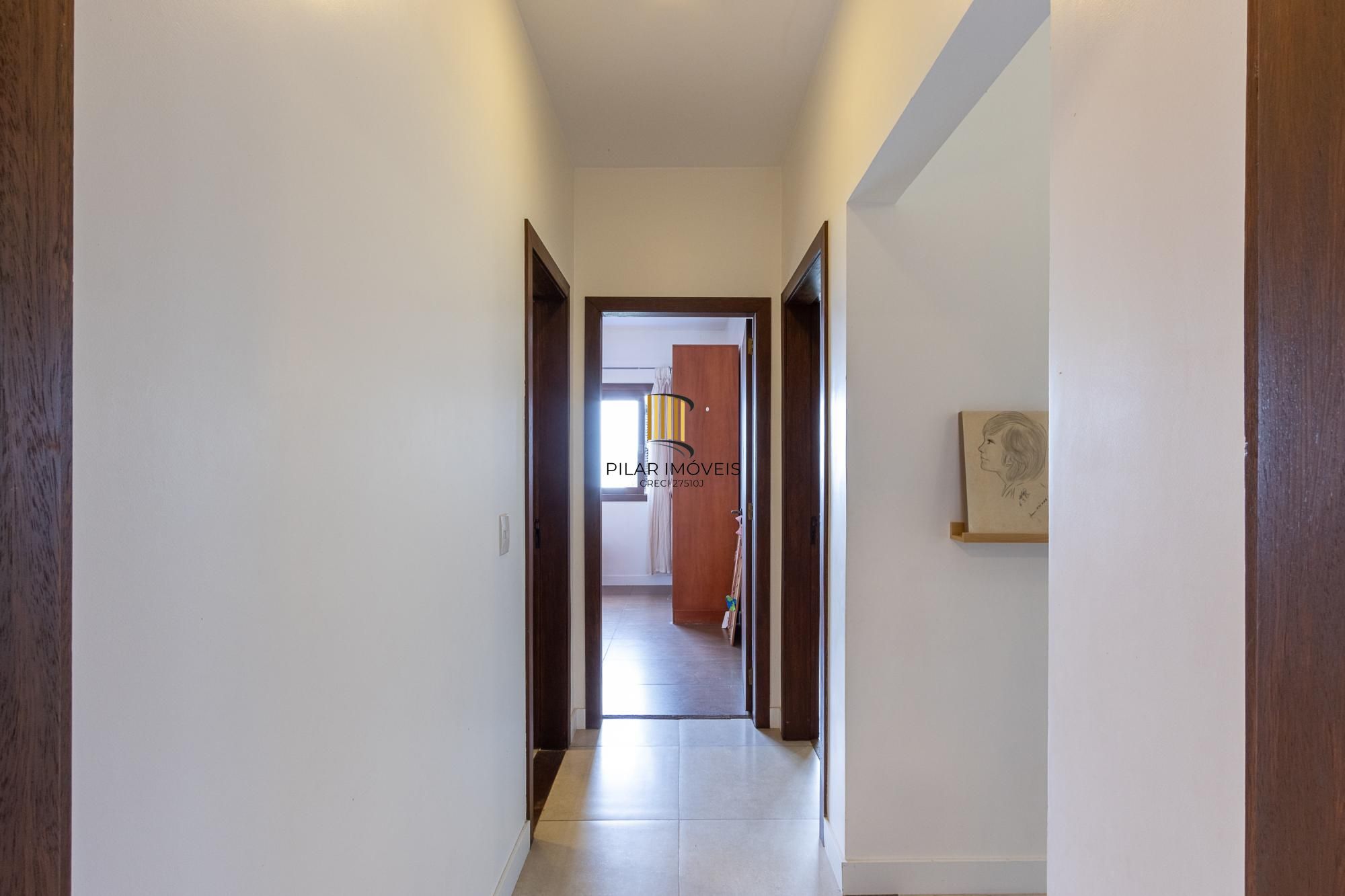 Casa com 6 quartos à venda  bairro Espírito Santo, Porto Alegre.