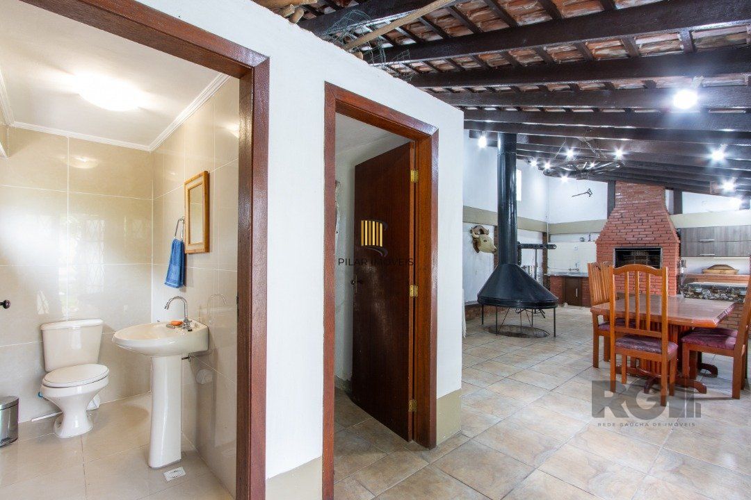 Casa para Venda - 440m², 3 dormitórios, sendo 1 suites, 2 vagas - Santa Tereza