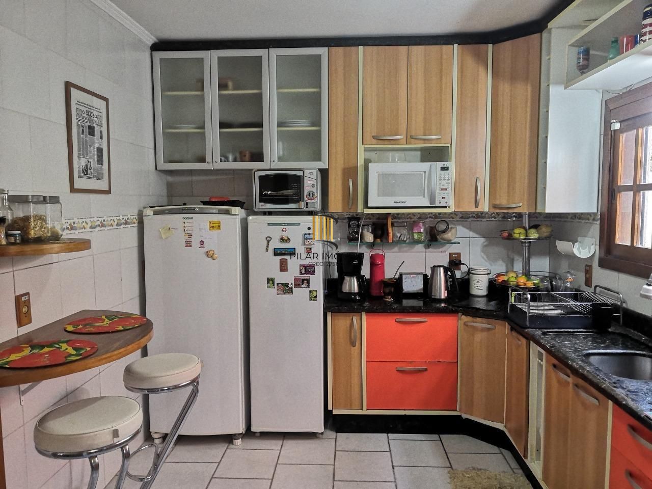 Casa de Condomínio com 3 dormitórios e 2 vagas em Ipanema