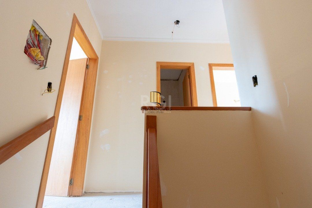 Casa para Venda - 115m², 3 dormitórios, sendo 1 suites, 2 vagas - Urubatã