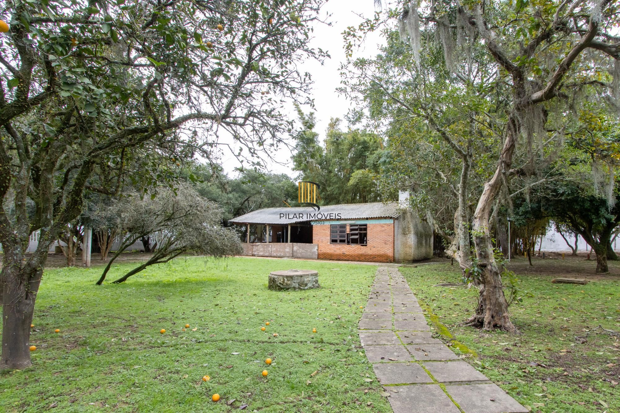 Terreno com edificações para múltiplos negócios lucrativos.