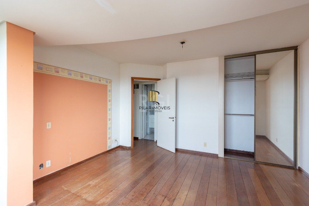 Cobertura para Venda - 302m², 4 dormitórios, sendo 1 suites, 3 vagas - Menino Deus