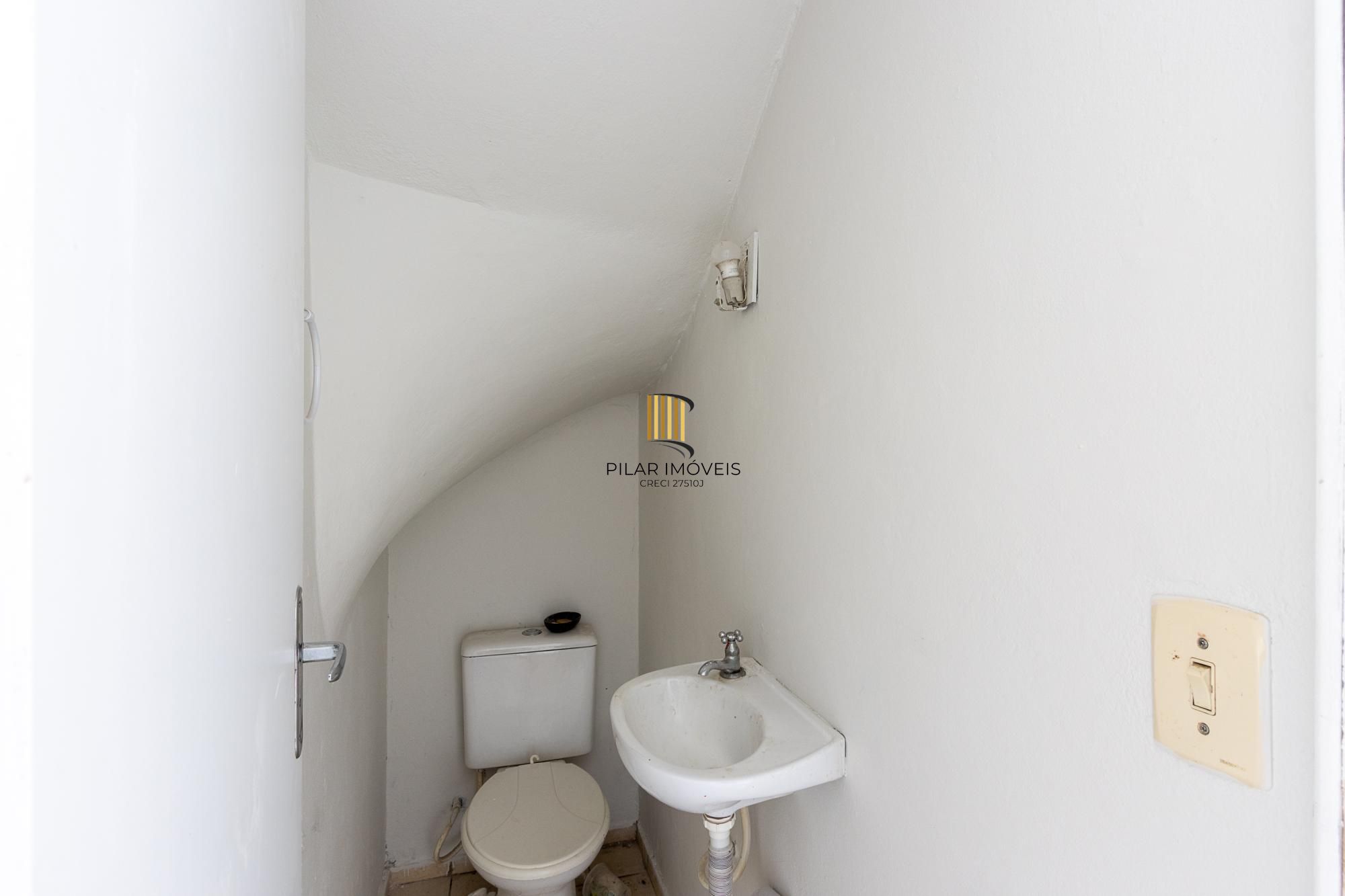 Casa (sobrado), 2 dormitórios, pátio - Bairro Hípica