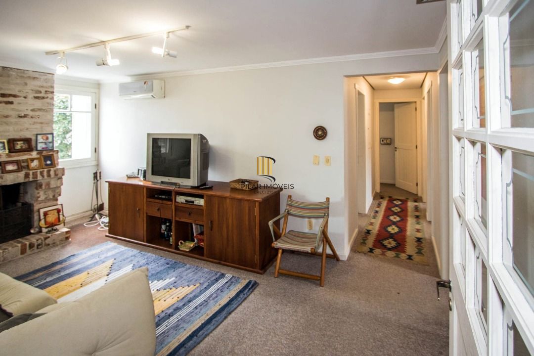 Casa para Venda - 489m², 4 dormitórios, sendo 2 suites, 3 vagas - Cristal