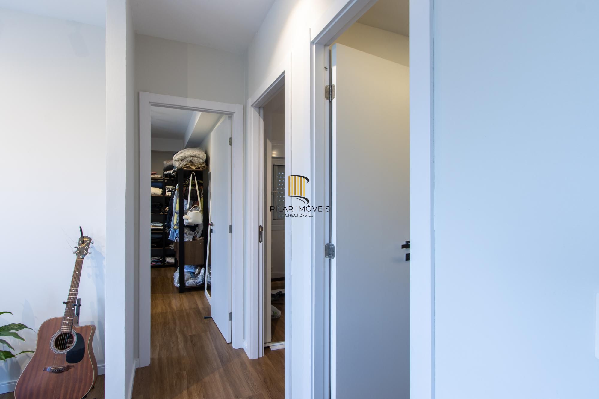 Apartamento à venda no bairro Teresópolis em Porto Alegre.
