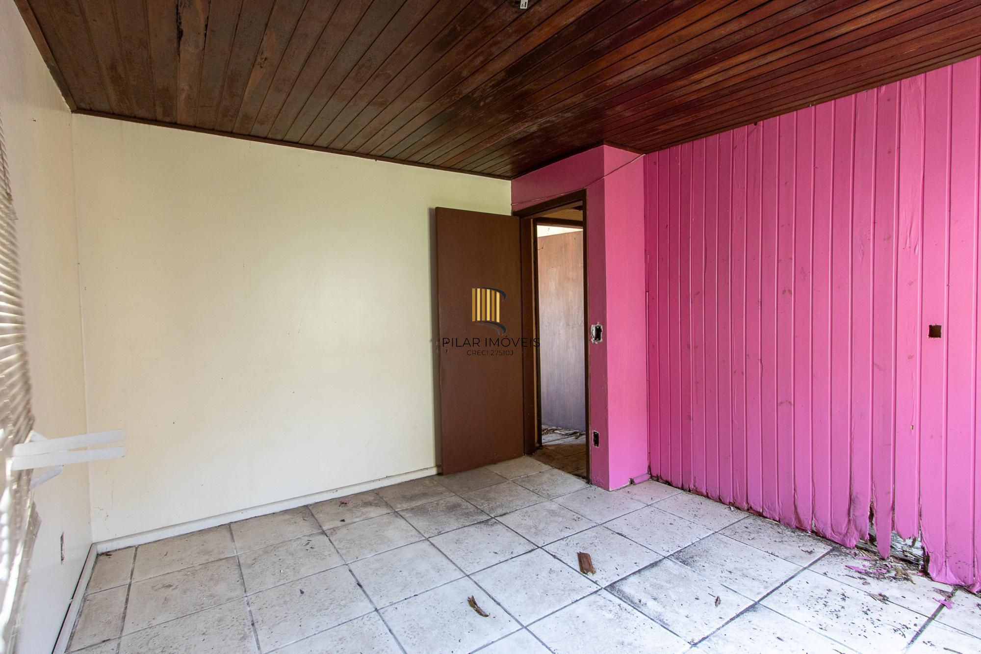 Casa para Venda - 320m², 3 dormitórios, sendo 1 suites, 4 vagas - Cristal