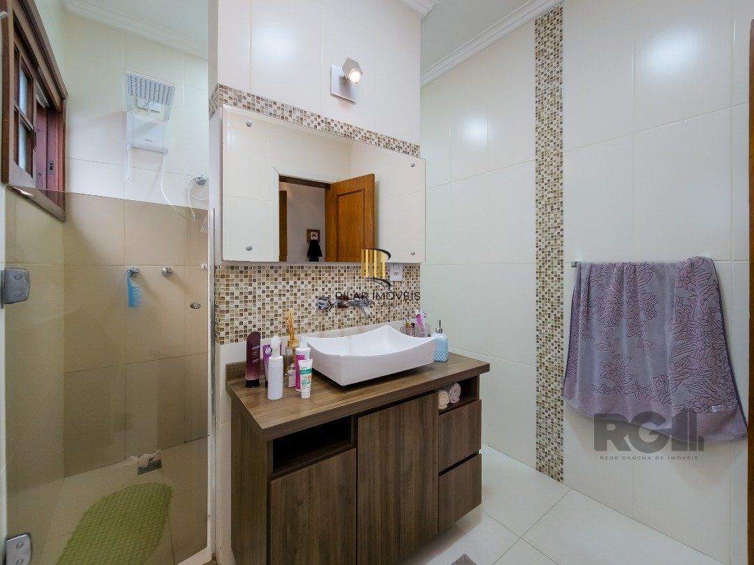 Casa 4 dormitórios no bairro Glória