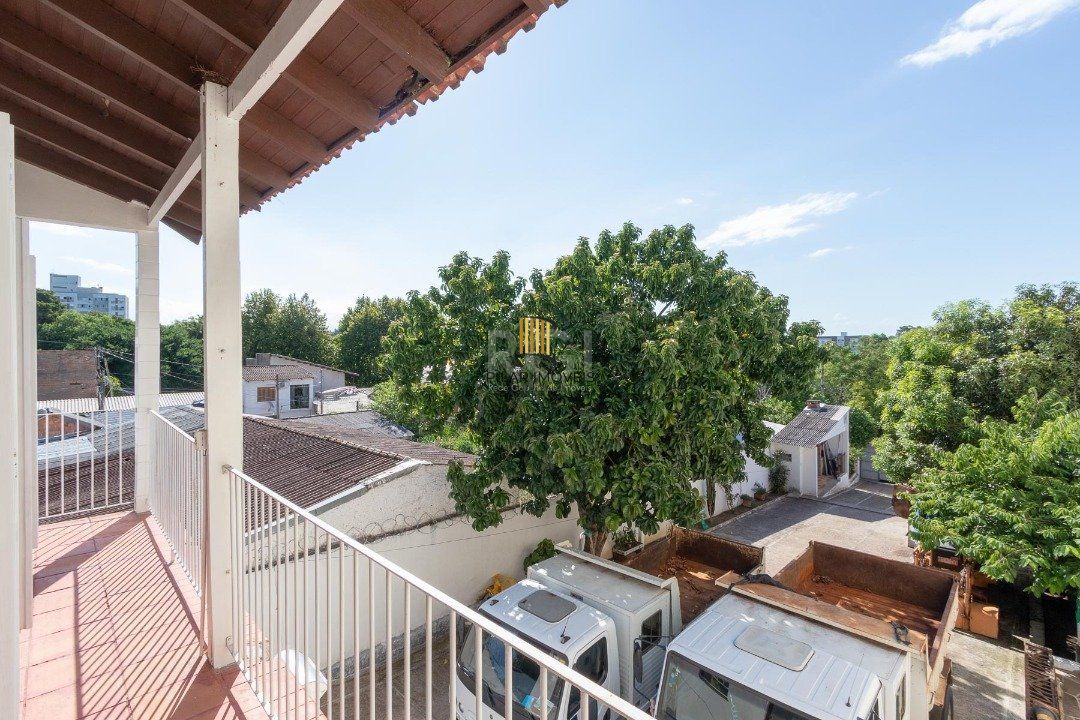 Casa para Venda - 199.62m², 5 dormitórios, 15 vagas - Tristeza