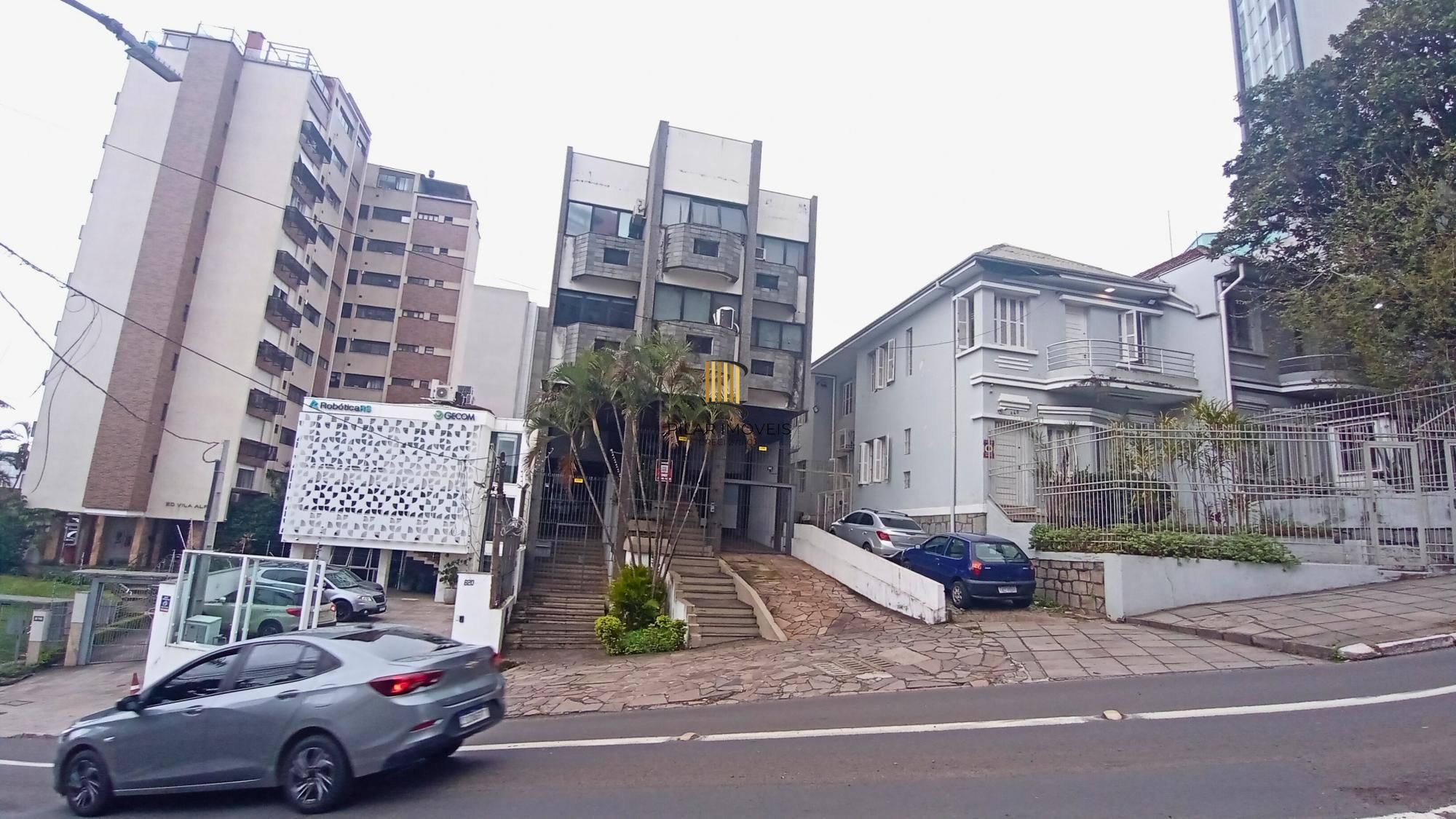 Sala comercial com vaga dupla, ao lado do Hospital Moinhos de Vento