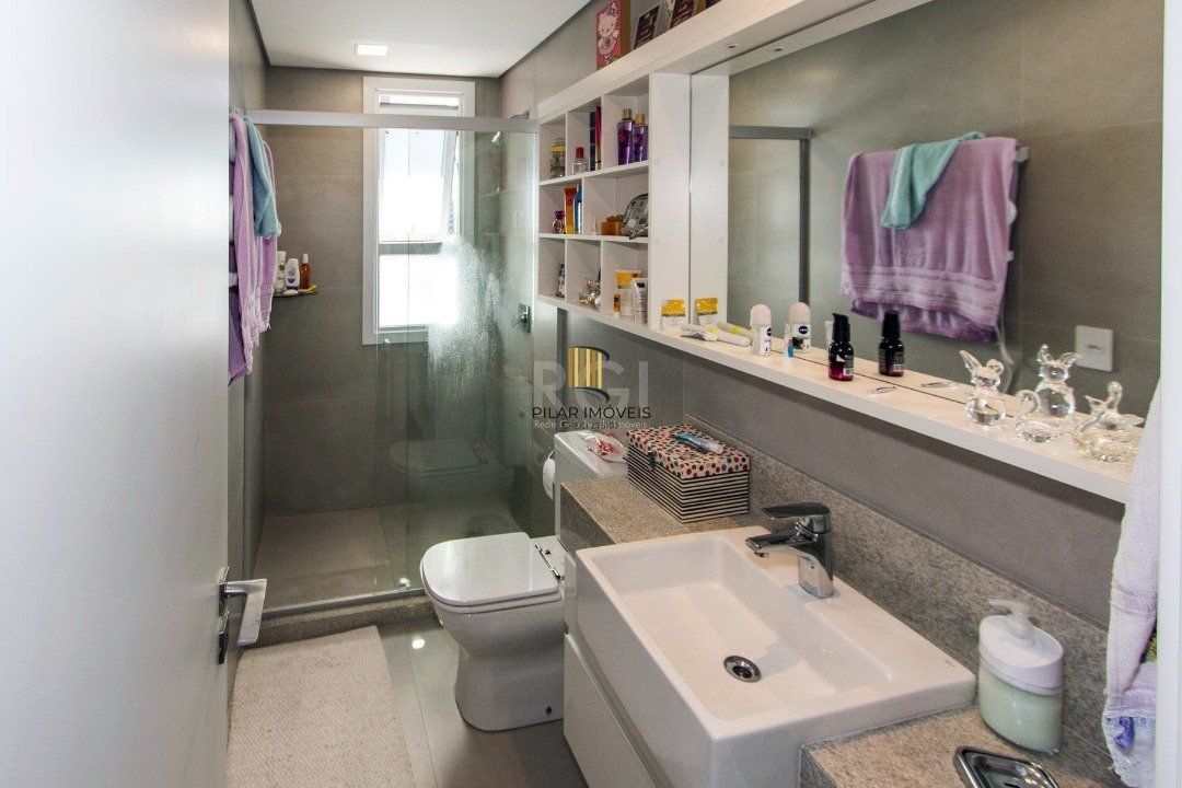 Cobertura para Venda - 230.43m², 3 dormitórios, sendo 3 suites, 2 vagas - Menino Deus