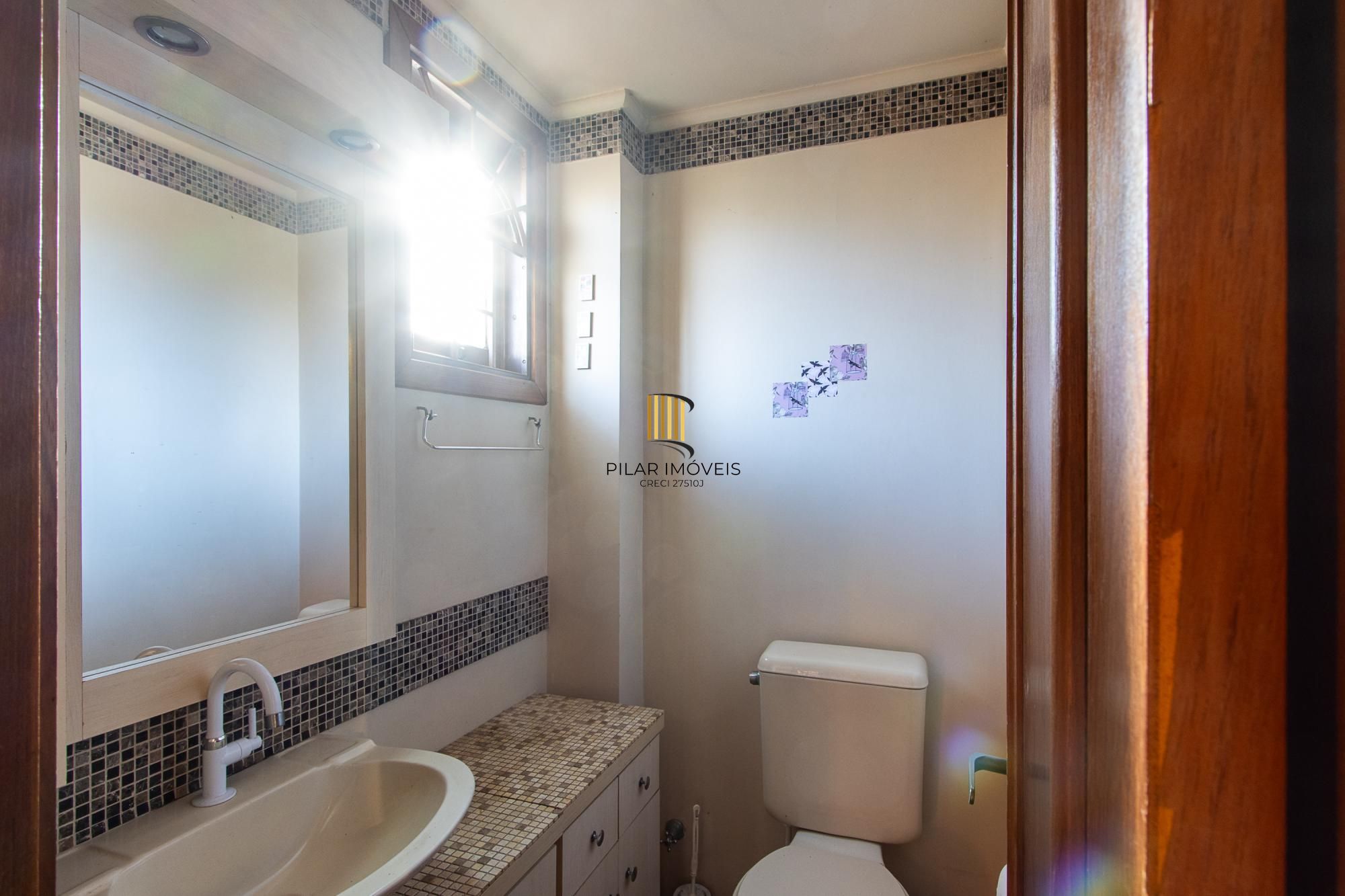 Casa 3 dormitórios, 1 suíte, 2 vagas - Bairro Camaquã
